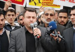 “Şehid babasının takkesiyle uğraşıyorlar”