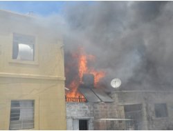 Tarsus'ta 5 Ev Yandı