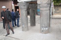 Tarihi minare çatışmaların hedefi oldu