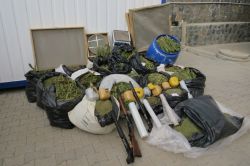 Diyarbakır'da silah ve uyuşturucu madde ele geçirildi