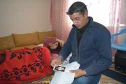 Suriyeli aile tedavi için yardım bekliyor