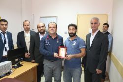 Kahta’da örnek doktora teşekkür plaketi verildi