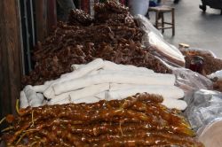 Kış mevsiminde bol pekmez ve cevizli sucuk tüketin