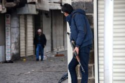 Sur’da yer yer çatışma yaşanırken halkın tedirginliği de artıyor