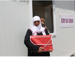 Depremzede Ninenin Kur'an-Kerim Aşkı