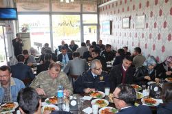 Kâhta kaymakamı engelli vatandaşlarla yemekte buluştu