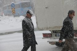 Van’da kar yağışı ve tipi