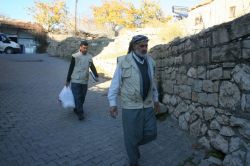 Ergani Kardeş Der’den muhtaç ailelere gıda yardımı