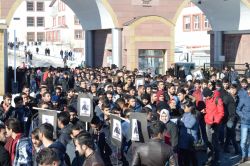 Kazada hayatını kaybeden öğrenci arkadaşları için yürüdüler