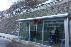 Kışın ısıtan, yazın serinleten duraklar