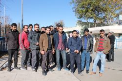 Günlerdir elektrikleri kesik olan halktan DEDAŞ’a tepki