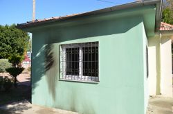 Tarsus’ta muhtarlık binası ikince defa yakıldı