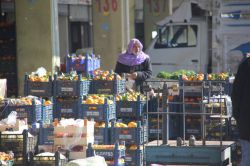 “İhracatta sadece bir pazara bağlı kalınmamalı”