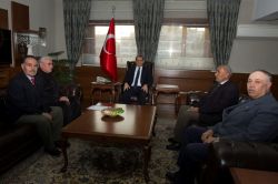 Emekliler TOKİ için dilekçelerini valiye sundu