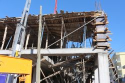 İnşaat tavanı çöktü 1 işçi yaralandı