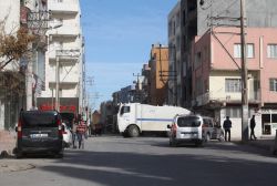 Nusaybin’de bazı ana caddeler trafiğe kapalı