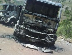 PKK'lılar 9 TIR'ı Ateşe Verdi