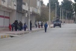 Yasak öncesi halk evlerini terk ediyor