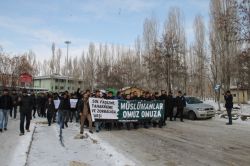 YYÜ öğrencileri dindar öğrencilere yapılan saldırıları kınadı