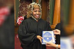 ABD’de ilk başörtülü hâkim