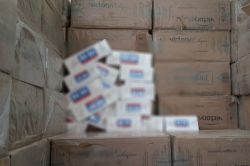 Kivi yüklü kamyonda kaçak sigara ele geçirildi