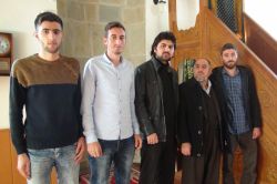 Üniversiteli gençlerden  Cami temizliği etkinliği