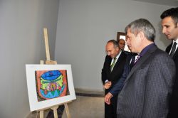 “Sanatçıların çoğu toplumun değerlerine ters”