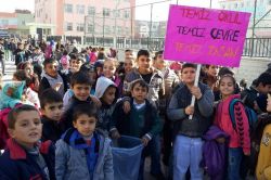 Batman’da öğrenci ve öğretmenler çevre temizliği yaptı