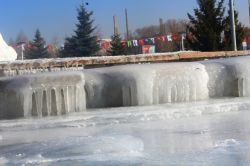 Erzurum'da süs havuzları dondu