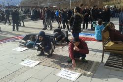 Madde bağımlılığına açık tiyatro ile dikkat çektiler