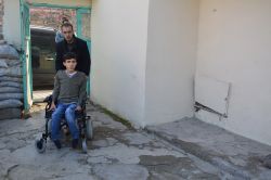 ALS hastası kullanamadığı sandalyesini bağışladı