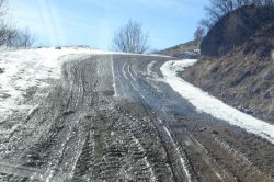 Bingöl’deki köy yolları çamurdan geçilmiyor