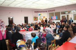 Öğrencilere okul öncesi eğitim seti hediye edildi