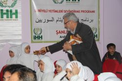 Şanlıurfa’da Suriyeli yetimler sevindirildi