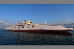 Türkiye’nin en büyük feribotu Vangölü’ne indirildi