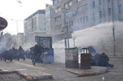 Van’da HDP yürüyüşünde olaylar çıktı