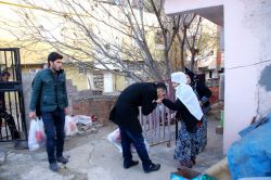 Öğrencilerden muhtaç aileye yardım