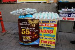 ‘Hem kaldırım işgali yapıyorlar hem de kumarı teşvik ediyorlar’