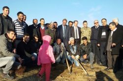 Kovancılar’ın Karınca köyünde çam fidanı dikimi