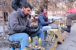 Vanlı ayakkabı boyacılarının kış çilesi