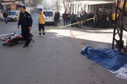 Motosikleti ile elektrik direğine çarpan genç hayatını kaybetti