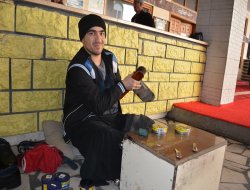 Felçli sara hastası çalışarak ailesine katkıda bulunuyor