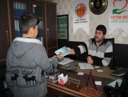 Öğrenciler siyer sınavı için kayıt yapıyor