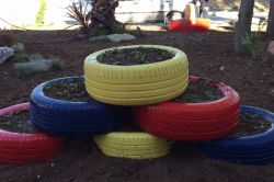 Hurda araç lastikleri parklarda saksı oldu