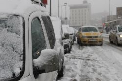 Van'da kar yağışı hayatı felç etti