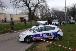 Fransa’da Camiyi koruyan askerlere saldırı: 2 yaralı