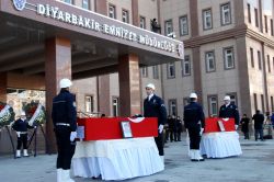 Diyarbakır’da hayatını kaybeden polisler memleketlerine uğurlandı