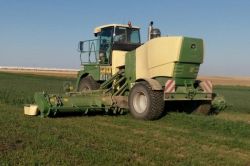 Ceylanpınar TİGEM'de çayır biçme makinesi