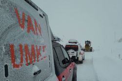 Van’da çifte hasta kurtarma operasyonu