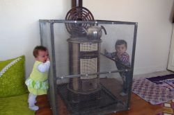 Çınarlı aileden çocukları sobadan korumak için ilginç çözüm